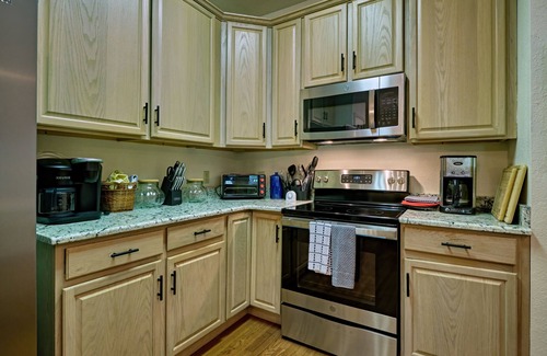 Glenville House | New Rental with Lake Glenville View! Prairie Springs B