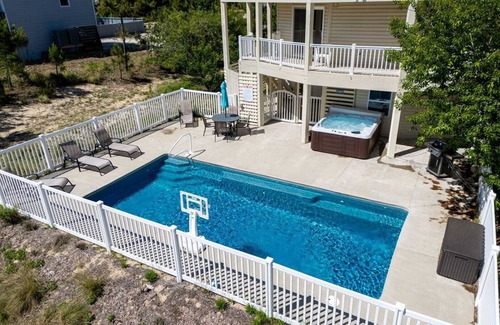 Whalehead Beach House | New Reservations for Aug/Sept Enjoy dinner on us with $100 gift certificate delivered to your hom.