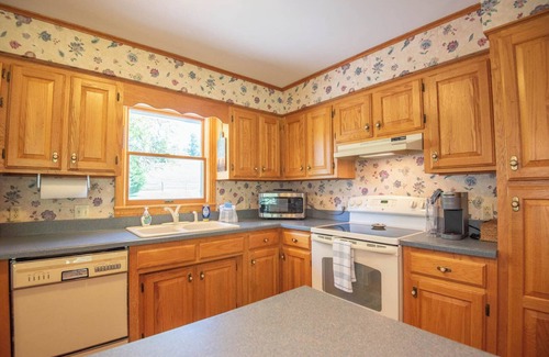 West Jefferson Other | New River Mountain Getaway - Fire Pit - Gas Fireplace - Minutes to West Jefferson