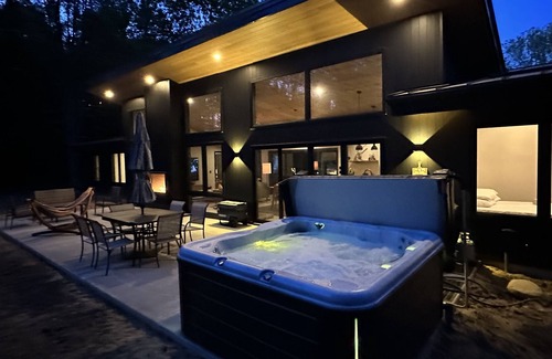 Fennville House | New Riverside Modern Home