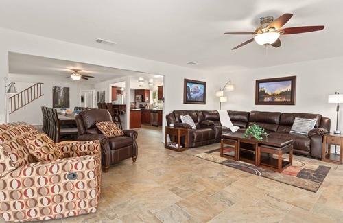 Ahwahnee House | New! Rivertop Hideaway with big views/spa/games/privacy!