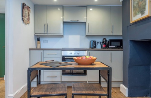 Whitechapel House | New Road | Full Building Hire | for large groups | sleeps 13