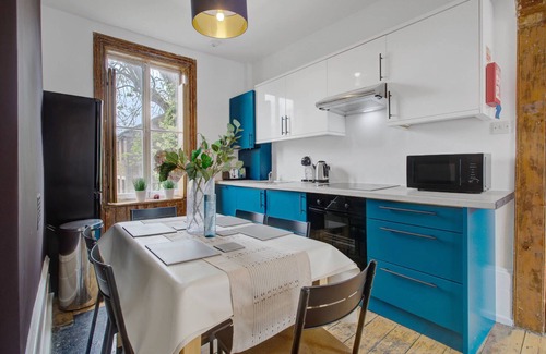Whitechapel House | New Road | Full Building Hire | for large groups | sleeps 13
