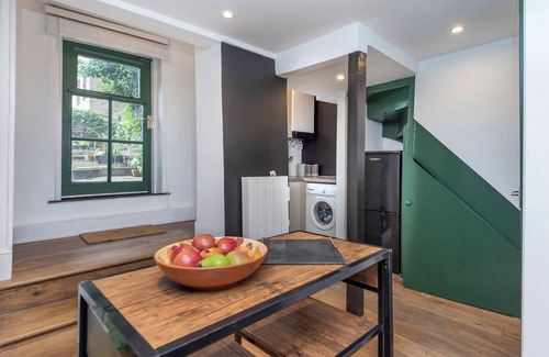 Whitechapel House | New Road | Full Building Hire | for large groups | sleeps 13