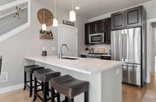 Rendezvous House | NEW! RUSTIC LUXURY (2 BR+Loft) w/Hot Tub Near WP