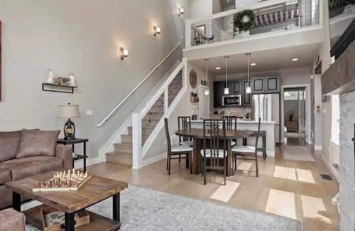 Rendezvous House | NEW! RUSTIC LUXURY (2 BR+Loft) w/Hot Tub Near WP