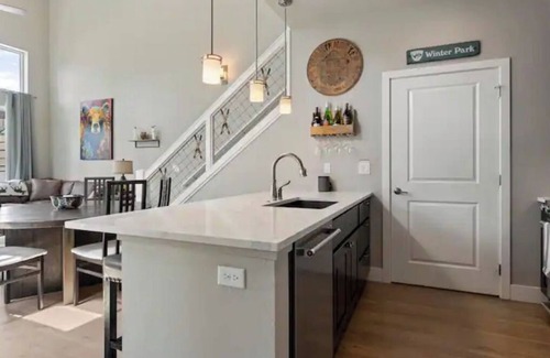 Rendezvous House | NEW! RUSTIC LUXURY (2 BR+Loft) w/Hot Tub Near WP