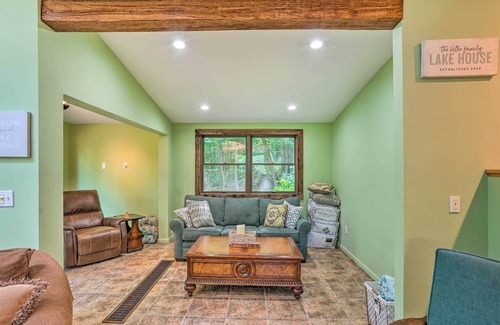 Stamford House | NEW! Rustic Stamford Lakehouse w/ Wraparound Deck!