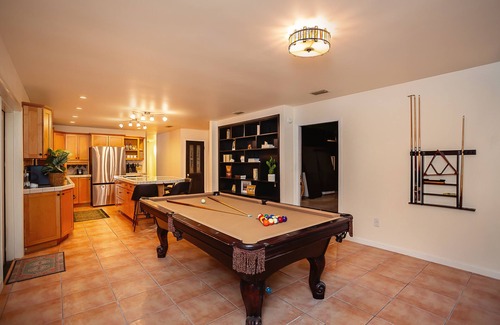Gainesville House | New! Saltwater pool home with hot tub, game room, and outdoor games!