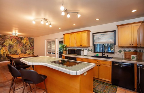 Gainesville House | New! Saltwater pool home with hot tub, game room, and outdoor games!