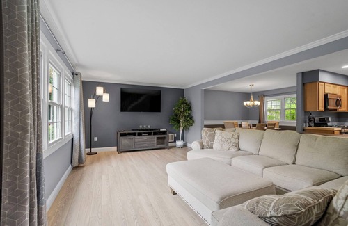 Saratoga Springs House | NEW Saratoga House near SPAC & Track Hot Tub