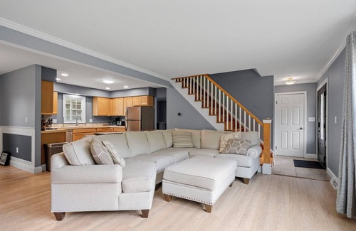 Saratoga Springs House | NEW Saratoga House near SPAC & Track Hot Tub