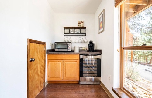 Woodland Park Apartment | NEW Sauna & Private Hot Tub Overlooking Pikes Peak