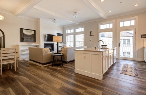 Seabrook House | *New* Seabrook's The Penthouse: Oceanview, Dog Friendly!