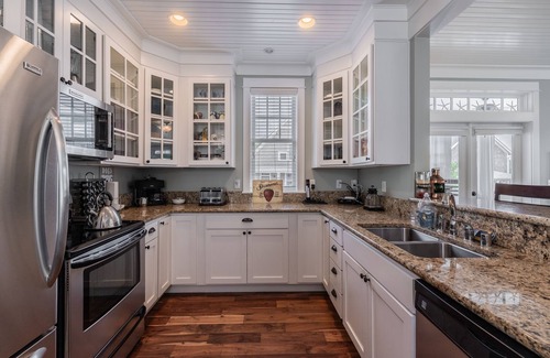 Seabrook House | *New* Seabrook's Treasure Chest: Dog Friendly!