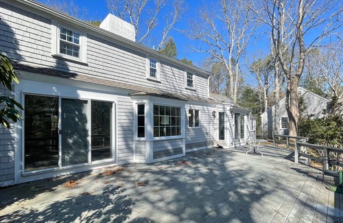 New Seabury House | New Seabury-3 Bedroom, 2 baths with large yard and deck