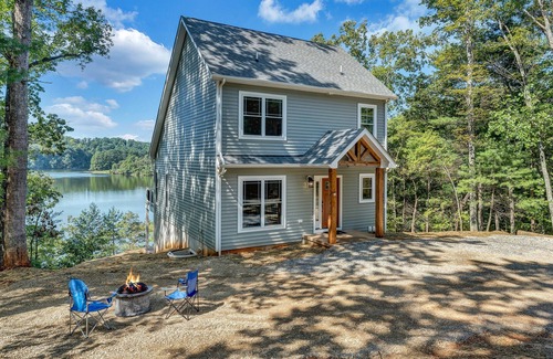 Goodview House | NEW! Secluded lakefront home on 45 quiet acres!