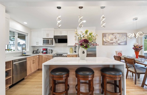 East Lake Hills House | NEW Serene Retreat Seattle East: 3BR Home with Garden & Playground