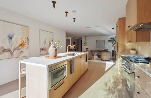 Sherman Oaks Apartment | NEW! Sherman Oaks Luxury Retreat w/Saltwater Pool
