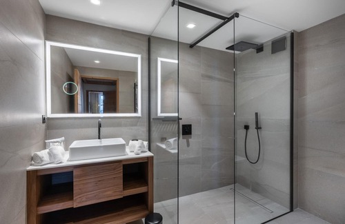Courchevel Apartment | New Ski-In/Ski-Out Apartment in Courchevel 1850 with SPA, Pool, and Covered Parking
