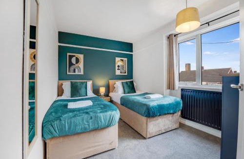 Stockton-on-Tees House | New! Sleeps 6 in Norton FREE Wifi