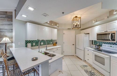 New Smyrna Beach Condo | New Smyrna Beach Condo w/Balcony & Ocean Walk