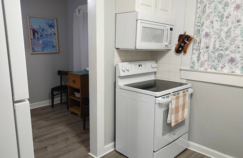 New Smyrna Beach House | New Smyrna Beach Cozy Pool Home, Beach, Shopping & Restaurants