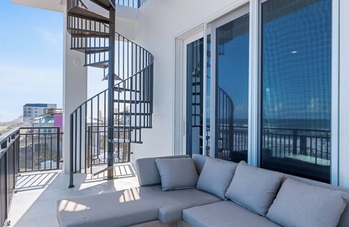 Bethune Beach House | New Smyrna Modern Beach House 5 bedrooms, 3 bathrooms