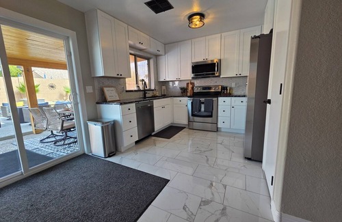 Suncliff House | New! Sonoran Sol Retreat - Heated Pool - High-Speed Wifi - Spring Training