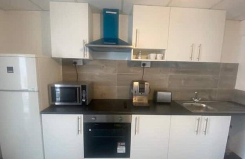 High Barnet Apartment | New! Spacious 2 Bed opposite High Barnet station