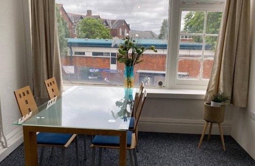 High Barnet Apartment | New! Spacious 2 Bed opposite High Barnet station