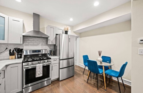 Society Hill Apartment | New Spacious 3 Bedroom Apt in the Heart of Philly