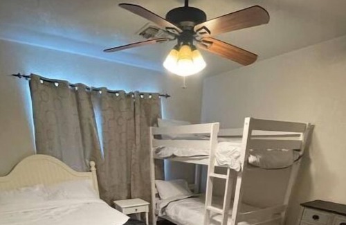 Greenacres House | New! Spacious 3K sq ft 4BD/3Bath + Pool