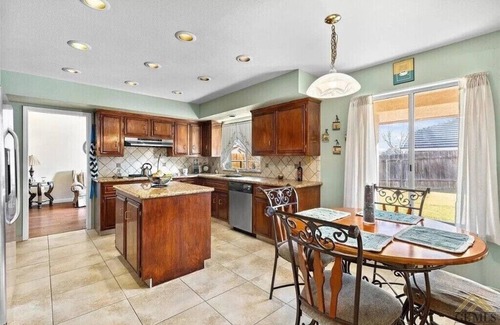 Greenacres House | New! Spacious 3K sq ft 4BD/3Bath + Pool