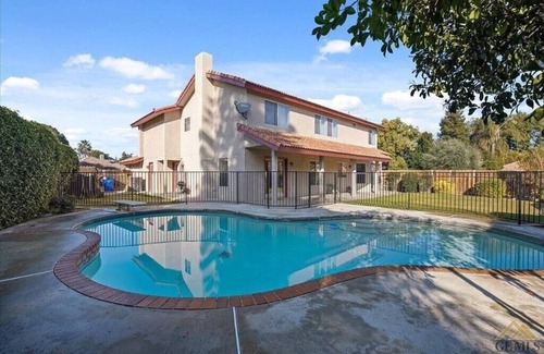 Greenacres House | New! Spacious 3K sq ft 4BD/3Bath + Pool