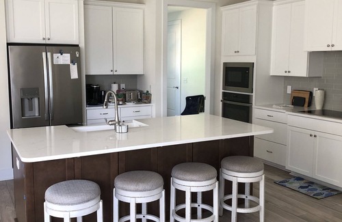 Ocean View House | NEW! Spacious 5BR4BA - walk to dining, shops, minigolf. Bethany parking pass.