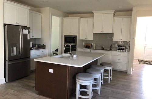 Ocean View House | NEW! Spacious 5BR4BA - walk to dining, shops, minigolf. Bethany parking pass.