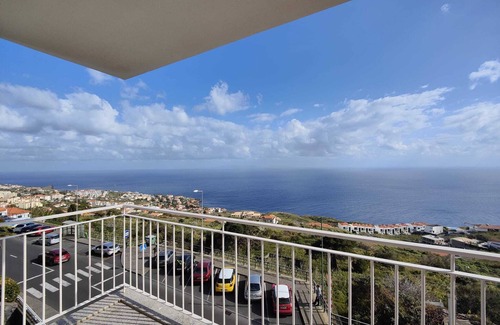 Canico Apartment | New & Spacious Apartment with great sea view - free & fast WI-FI