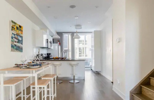 Upper Beaches House | NEW Spacious BEACHES townhouse w/ parking & office