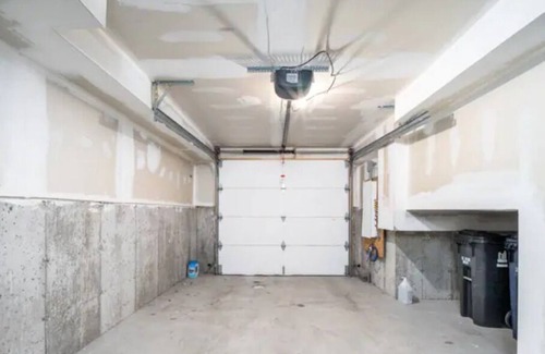 Upper Beaches House | NEW Spacious BEACHES townhouse w/ parking & office