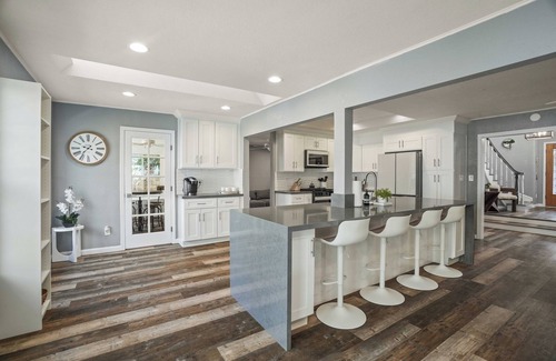 Valencia House | NEW Spacious & Cozy 5-bedroom house in enchanting Santa Clarita with AC