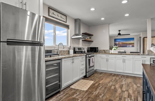 Valencia Park House | New Spacious Family Home 15 min to Downtown