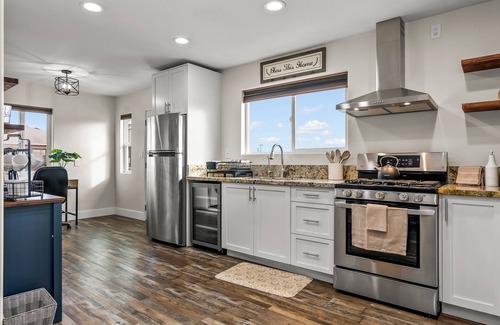 Valencia Park House | New Spacious Family Home 15 min to Downtown