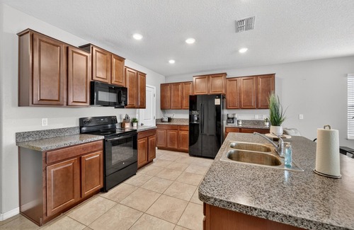 Ruskin House | NEW! Spacious Getaway Near Apollo Beach