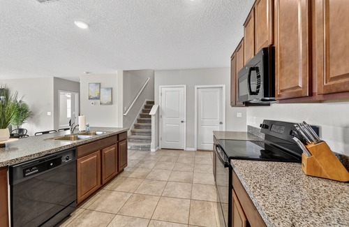 Ruskin House | NEW! Spacious Getaway Near Apollo Beach