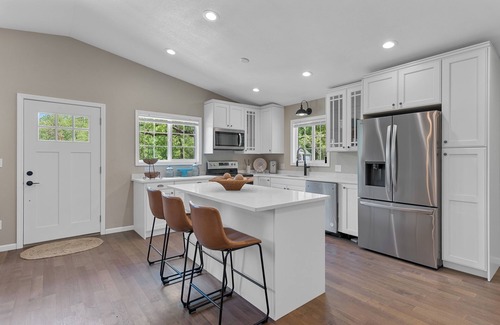 Lake Geneva House | NEW! Spacious Lake Geneva Home & Cottage, Only 5 Minutes to Downtown!