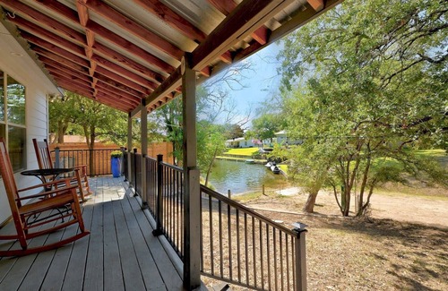 Marble Falls House | *New* Spacious, lakefront home in Granite Shoals w/ boat parking