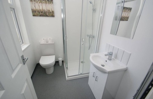 Cliftonville Apartment | NEW Spacious Modern Apartment