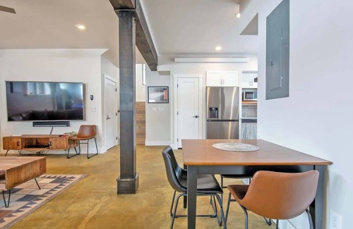 Victor House | New, Spacious & Modern w/Pool Table & Ping Pong
