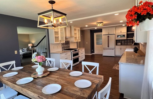 Lawrence Park House | NEW Spacious Oasis near quiet beach! Private backyard, games, gorgeous kitchen